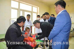 Cán bộ Y tế thôn bản tận tụy với nhiệm vụ chăm sóc sức khỏe người dân